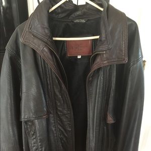 Unisex leather bomber jacket.